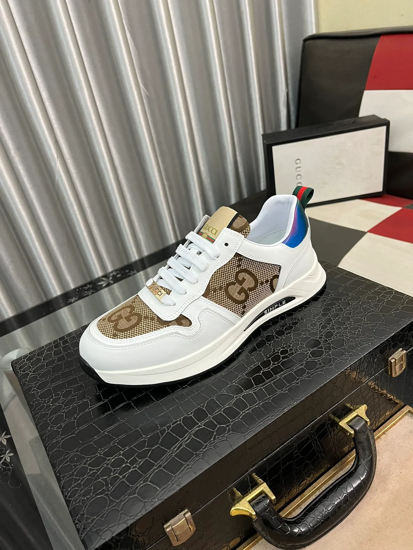 Men's Men's Shoes 💰420 ⌚️⌚️[GUCCI] Gucci men's casual shoes are absolutely popular 🔥The ultimate matching item for trendy men! Irresistible charm of super texture, the main recommendation, the upper is made of high-quality cowhide + breathable fabric, sheepskin feet, wear-resistant rubber sole, noble and elegant! Extremely comfortable🎁🎁You can be as handsome as you want💪 Size: 38-44!